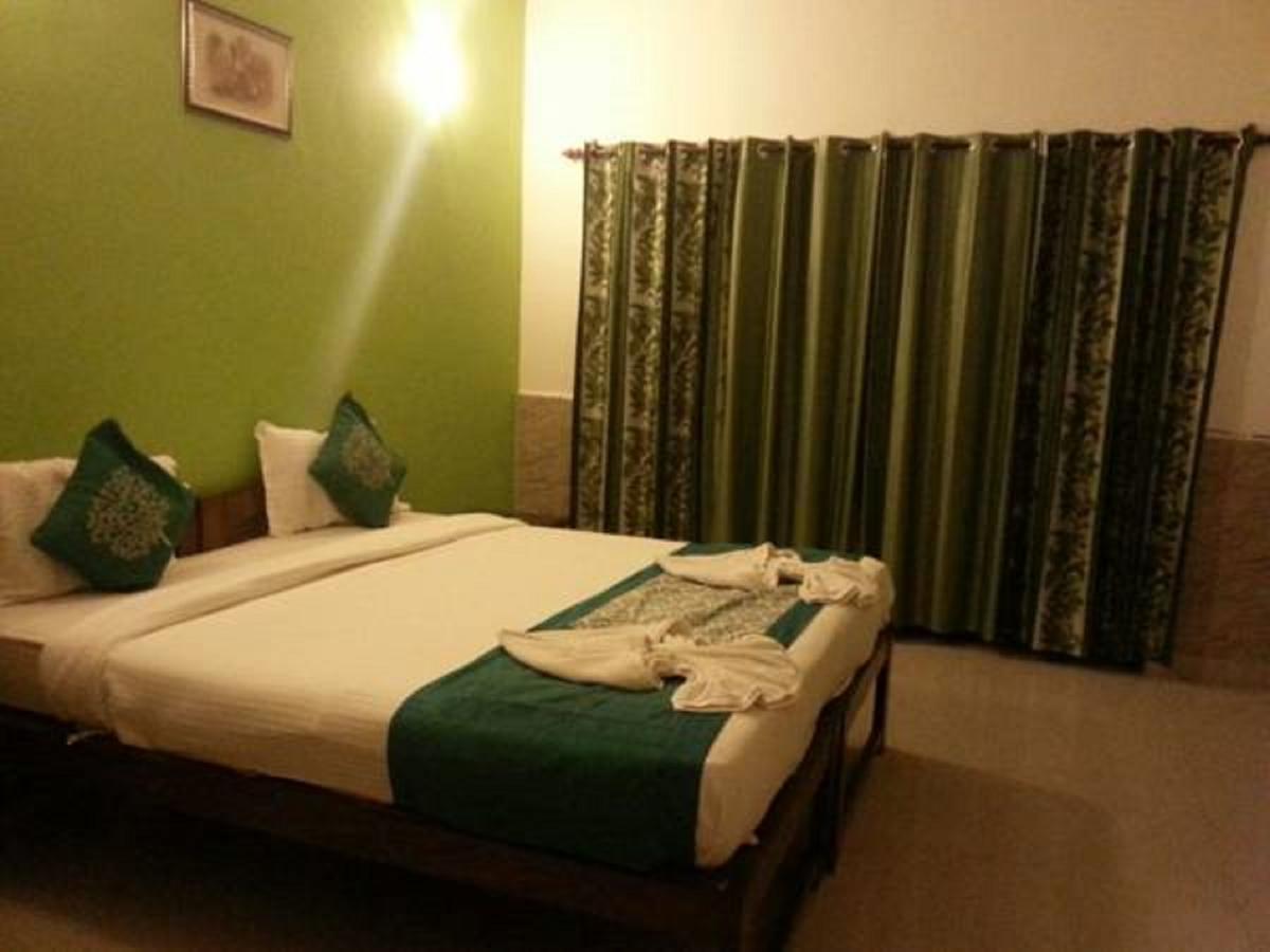 Oceans 7 Inn Calangute Exteriör bild