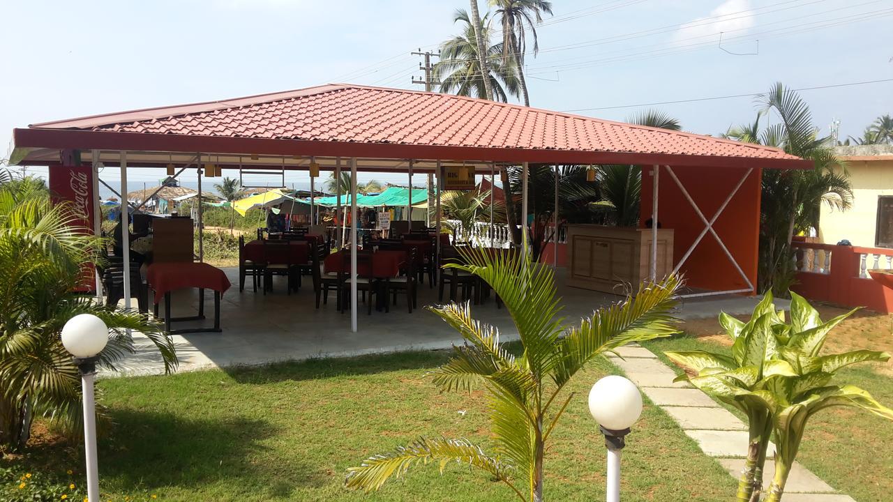 Oceans 7 Inn Calangute Exteriör bild