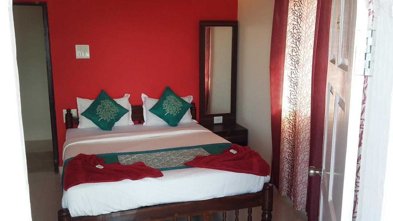 Oceans 7 Inn Calangute Exteriör bild