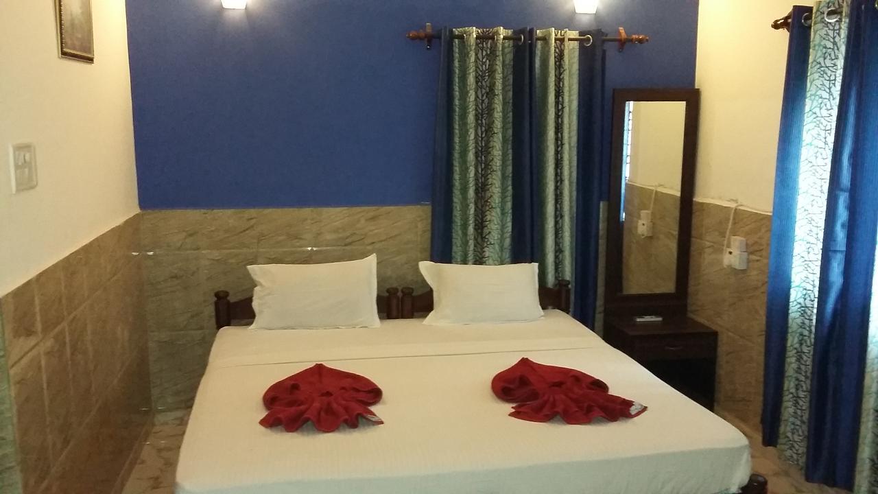 Oceans 7 Inn Calangute Exteriör bild